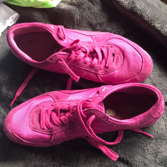 hot pink pumas